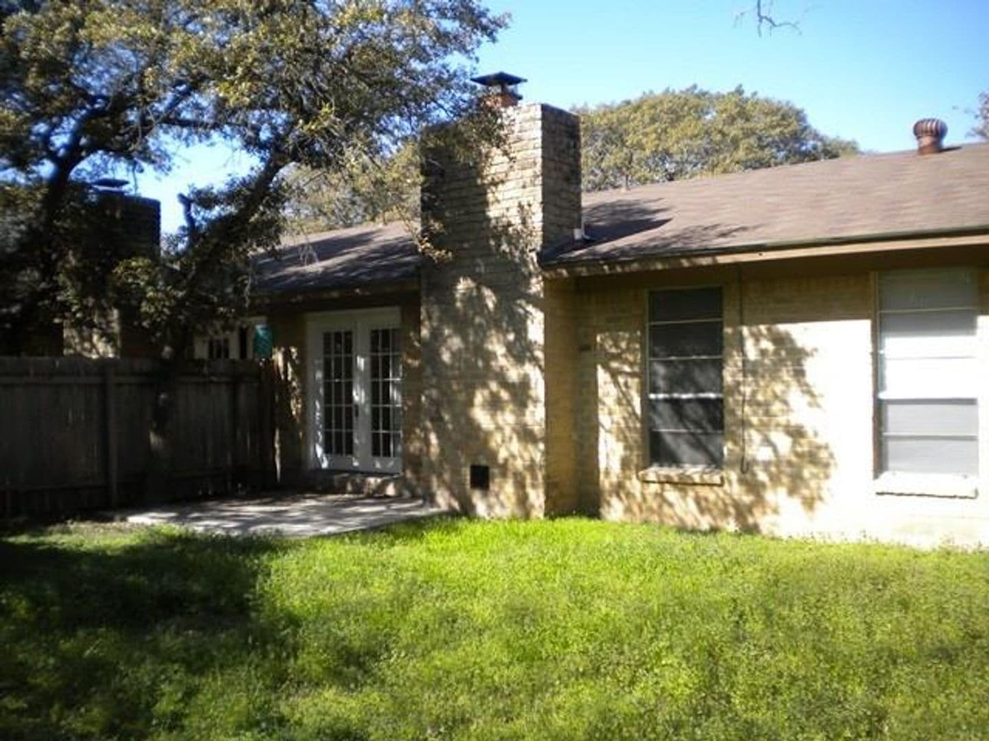 Round Rock Apartment: 1305 Glenda Dr.
