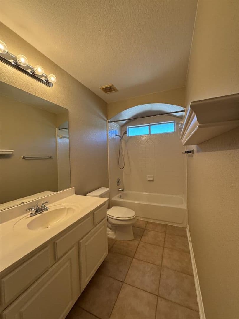 Austin House: 13504 Lathe Cove