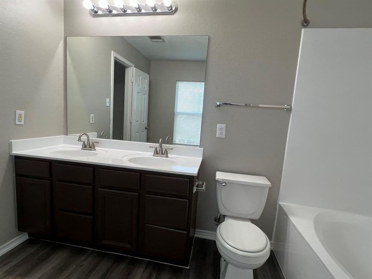 Del Valle House: 13120 Dearbonne Dr
