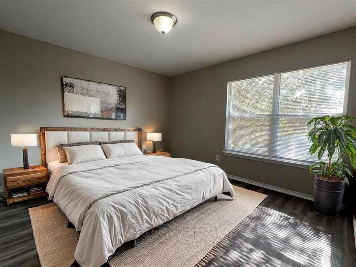 Del Valle House: 13120 Dearbonne Dr