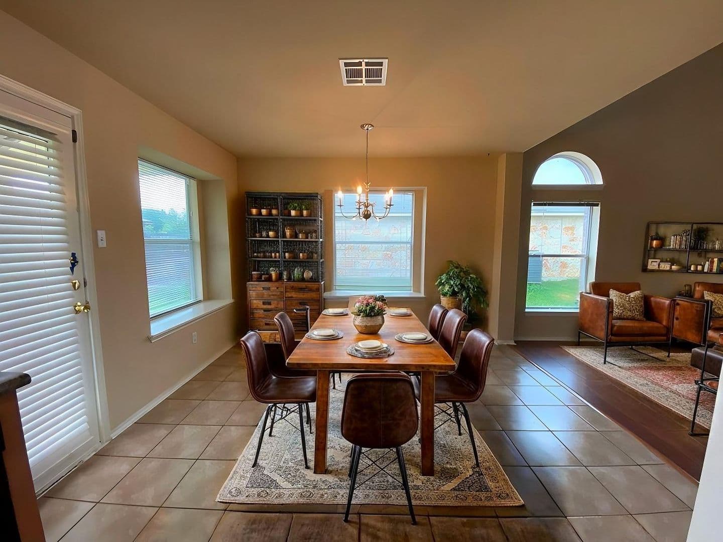 Leander House: 1005 Gentry Dr.