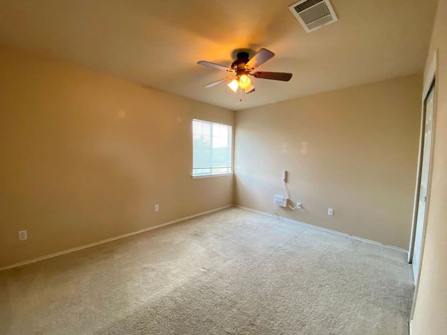 Leander House: 1005 Gentry Dr.