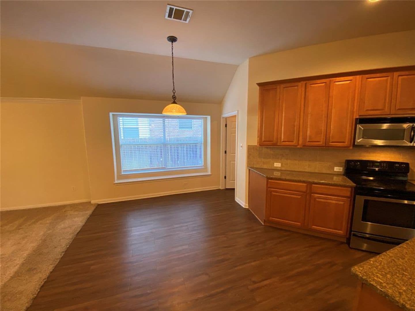 Round Rock House: 1002 Mesquite Hollow Pl.