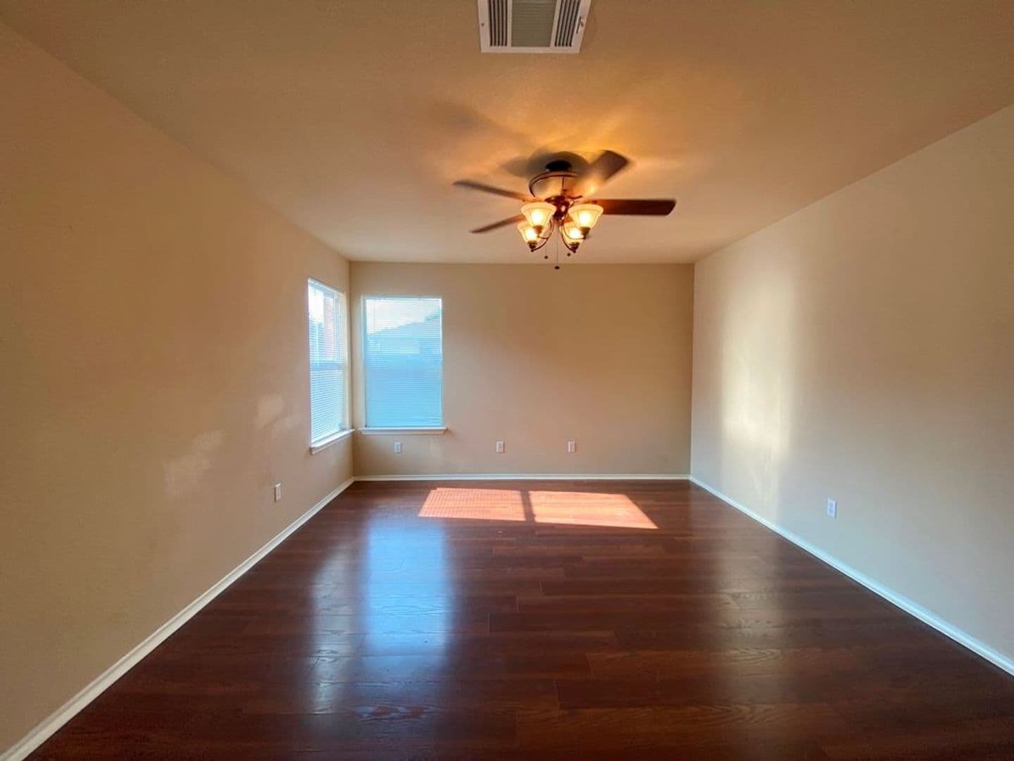 Leander House: 1005 Gentry Dr.
