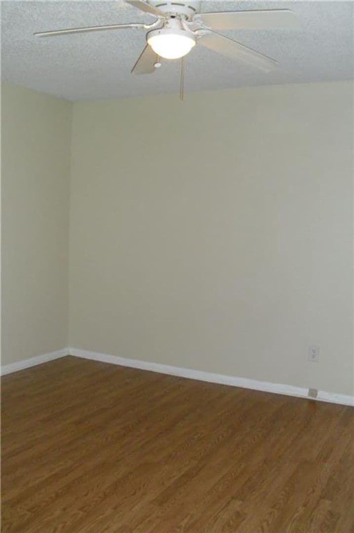 Round Rock Apartment: 1305 Glenda Dr.