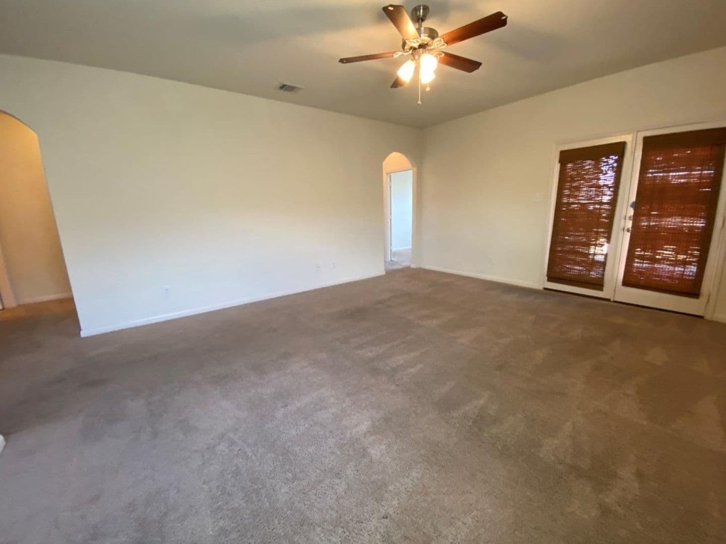 Jarrell House: 408 Farmer Ln