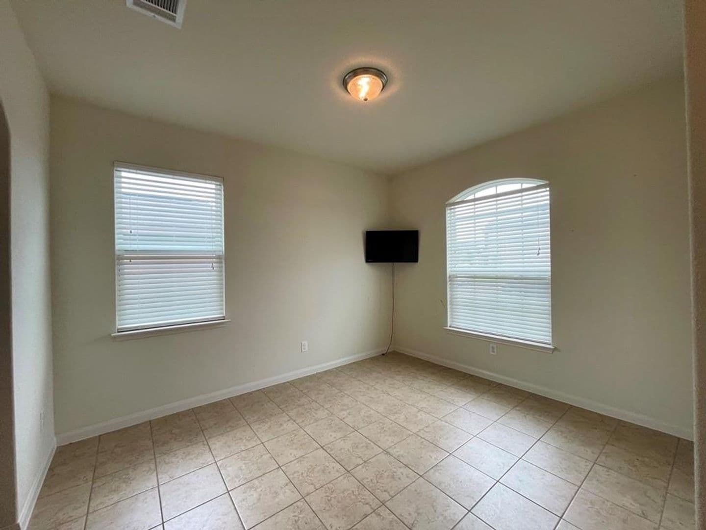 Jarrell House: 408 Farmer Ln