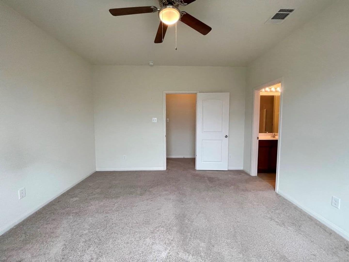 Jarrell House: 408 Farmer Ln