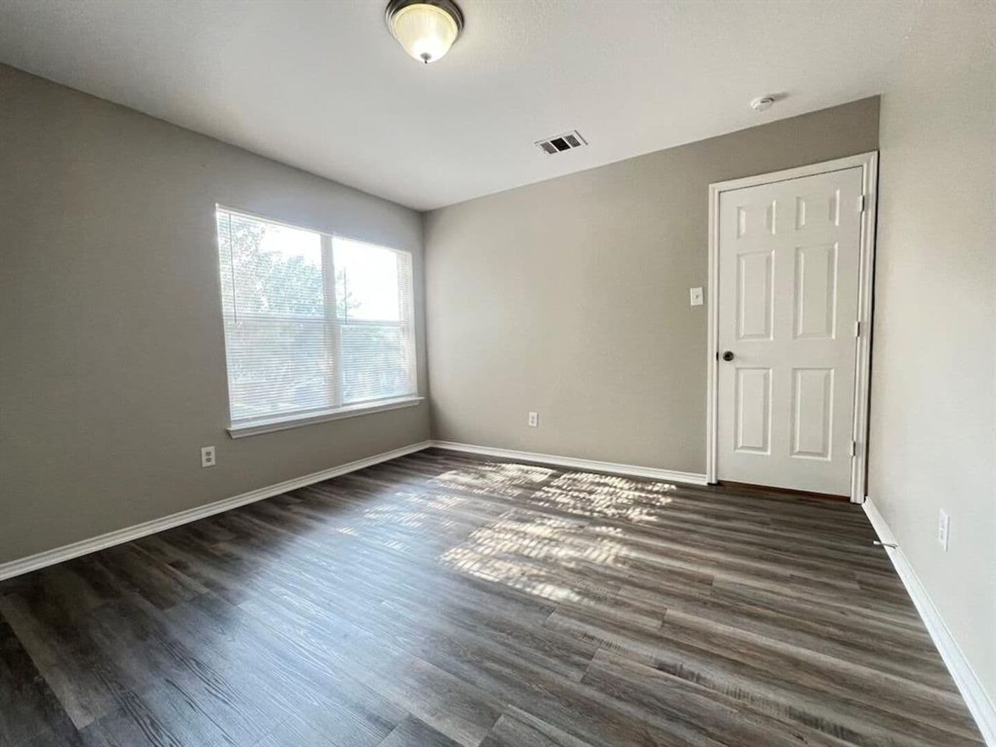 Del Valle House: 13120 Dearbonne Dr