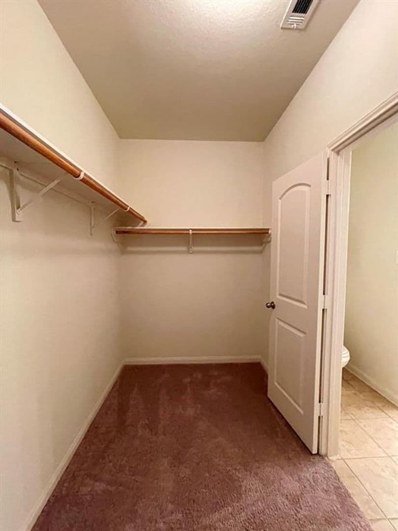 Jarrell House: 408 Farmer Ln