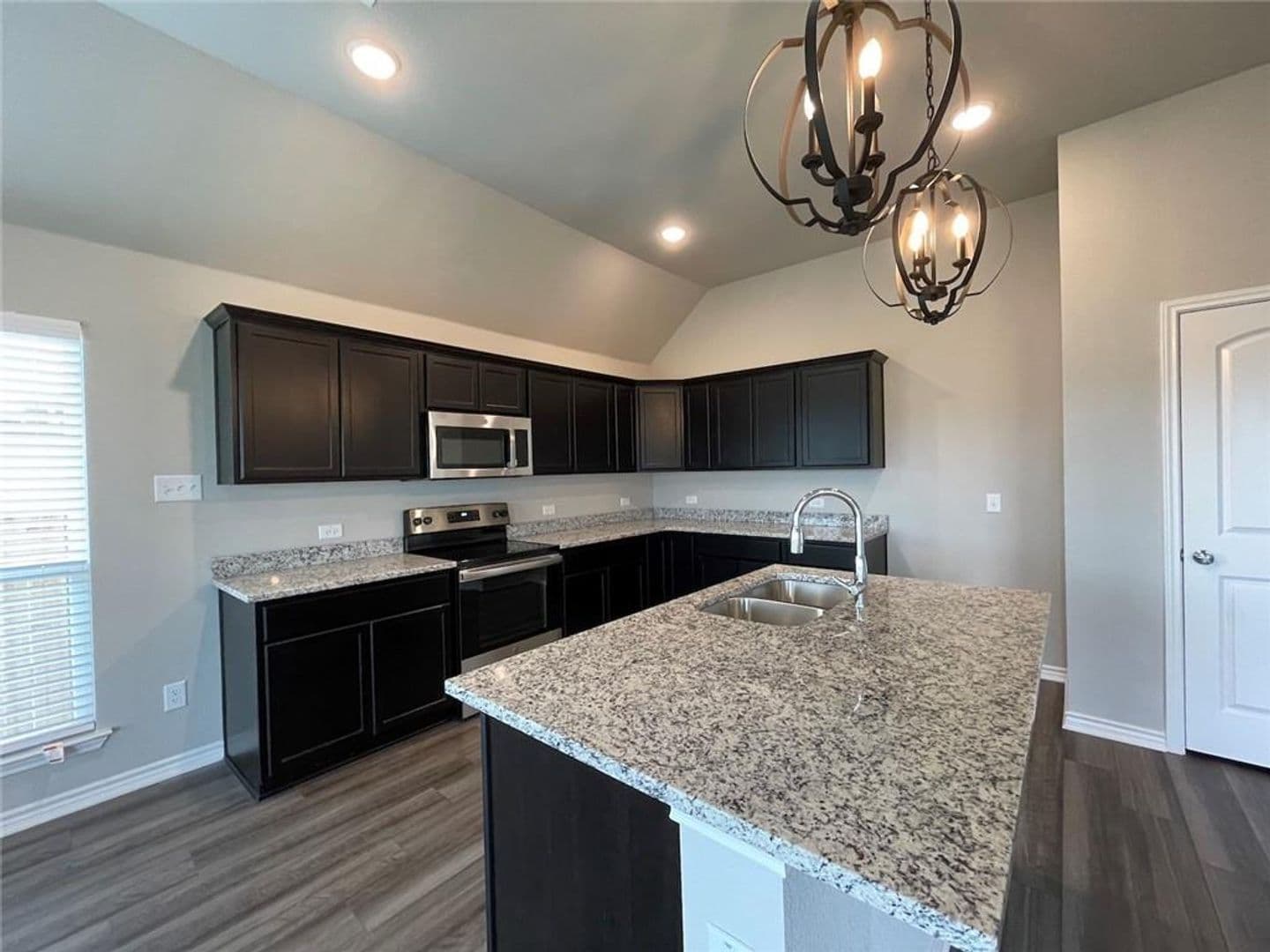 Temple House: 806 Hollyhock Dr