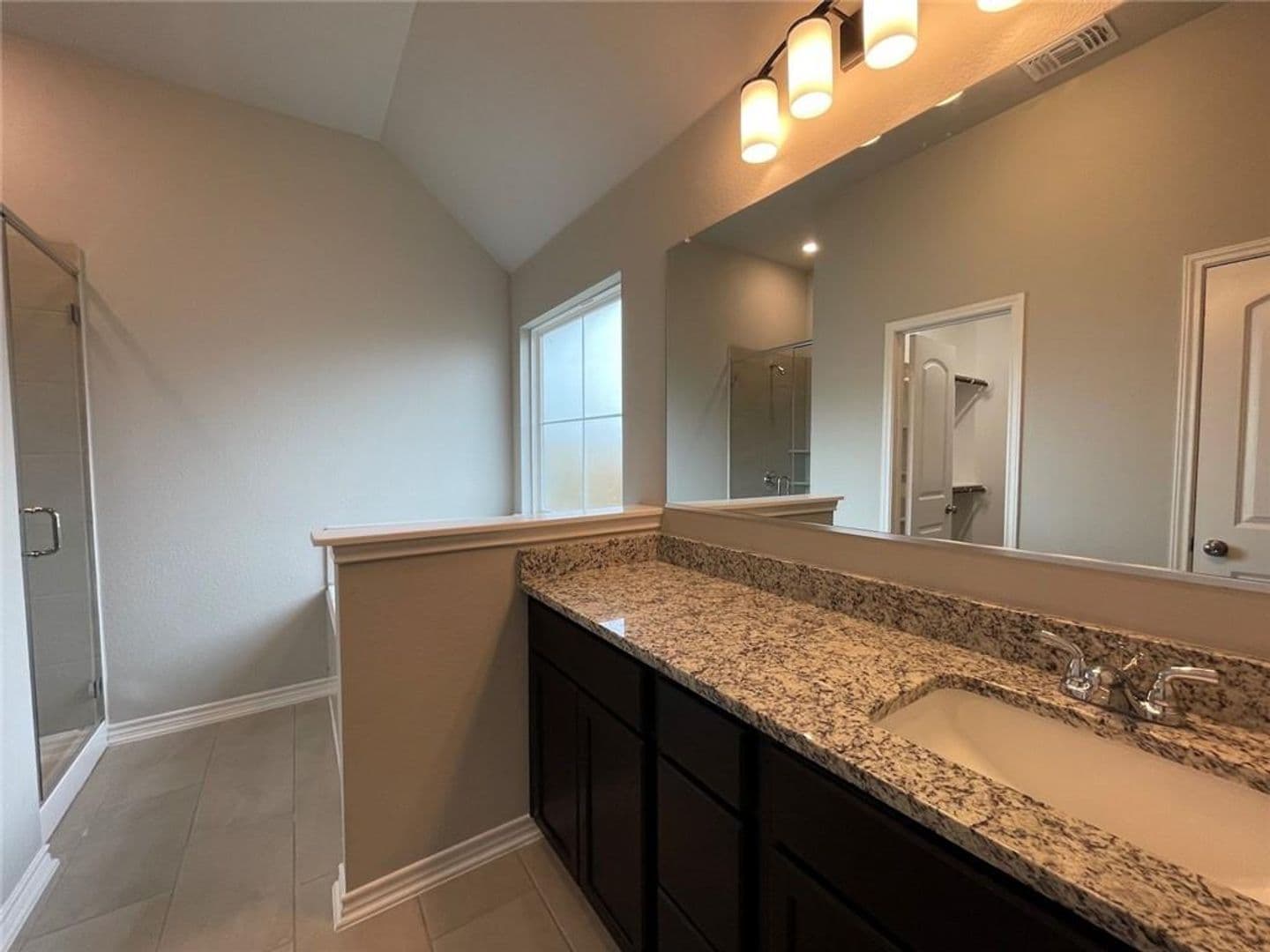 Temple House: 806 Hollyhock Dr