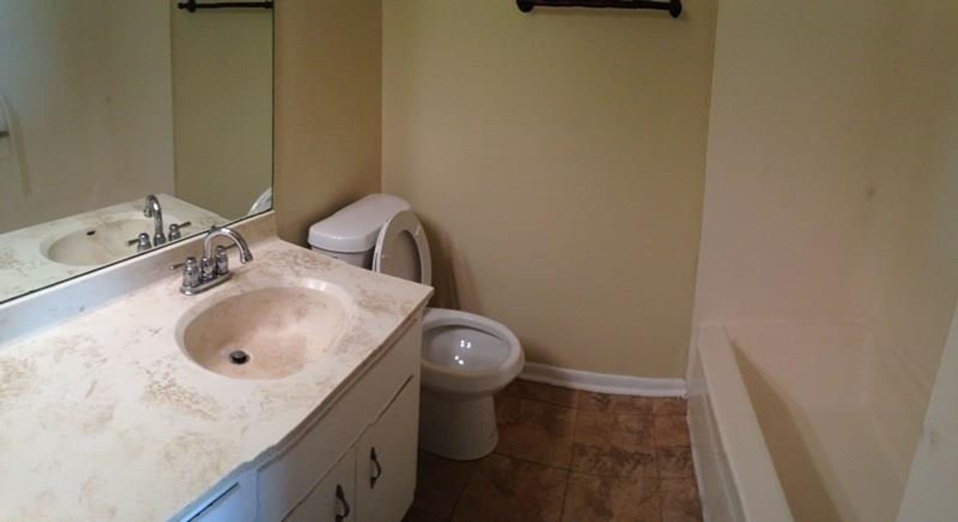 Round Rock Apartment: 1305 Glenda Dr.