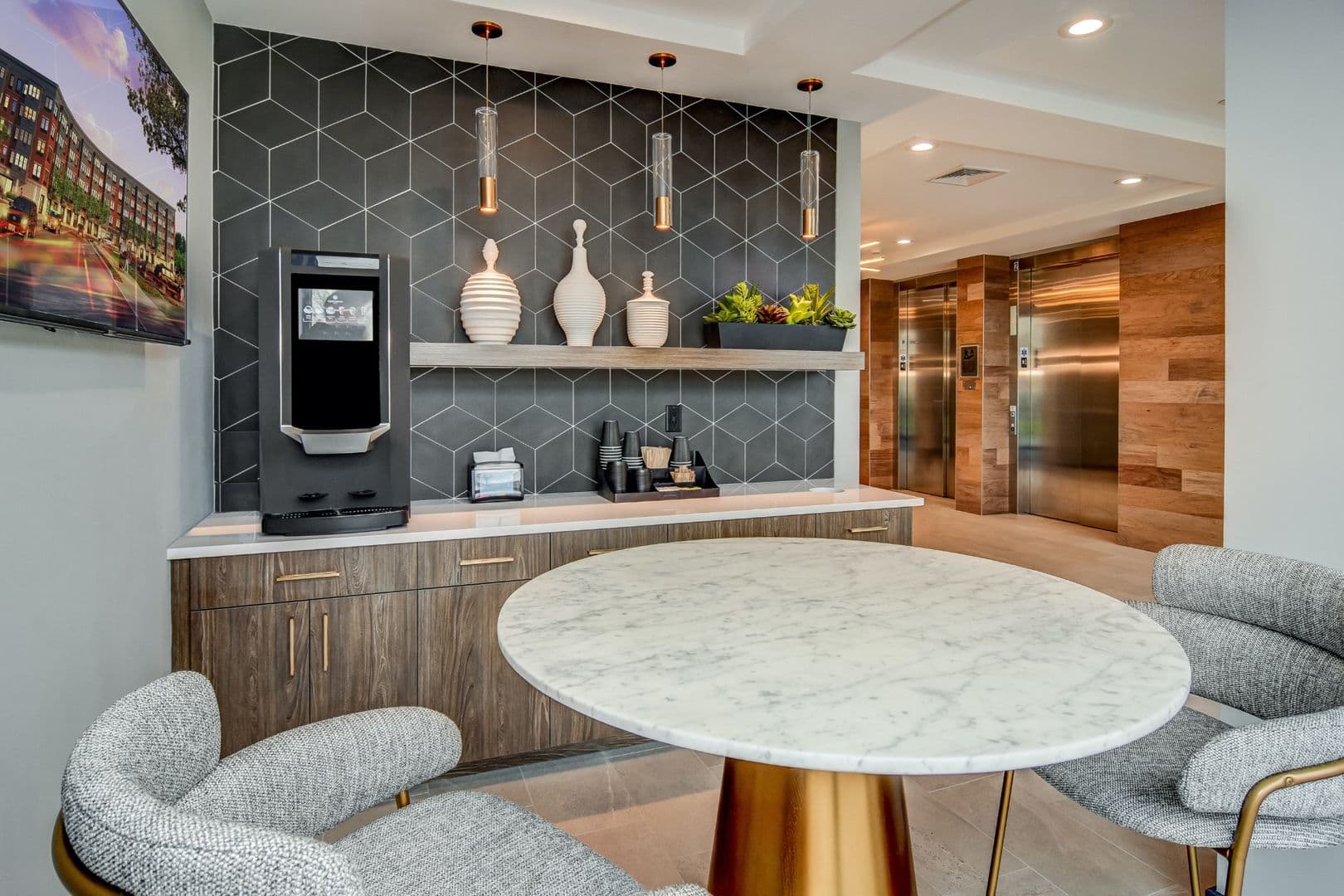 Union Apartment: 975 Bonnel Court