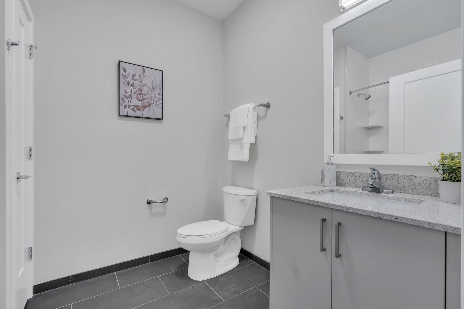 Union Apartment: 946 Stuyvesant Avenue