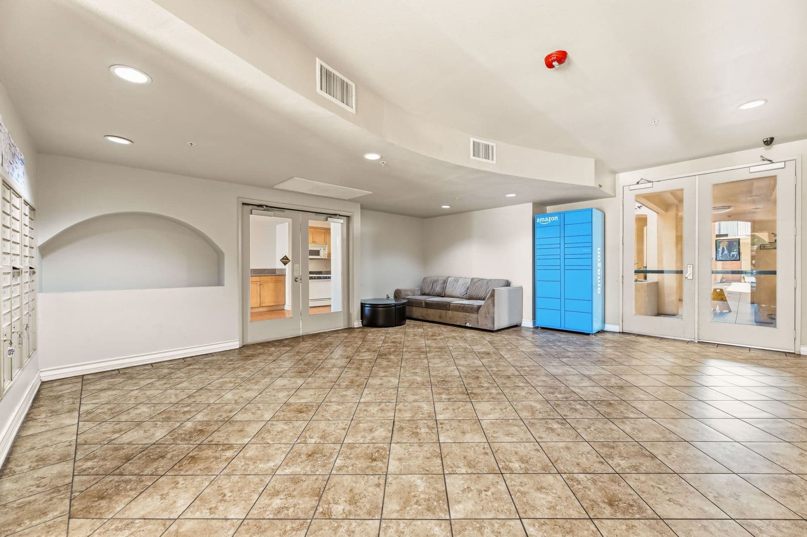 Chatsworth Apartment: 10227 Mason Ave