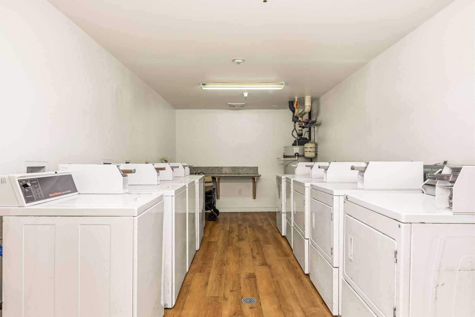 Chatsworth Apartment: 10227 Mason Ave