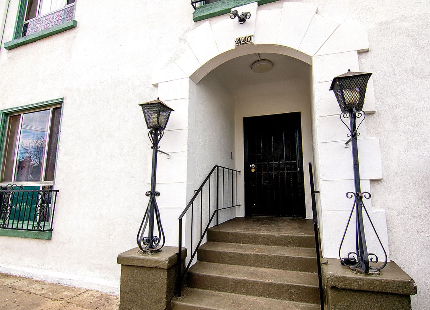 Los Angeles Apartment: 440 E 27th Street