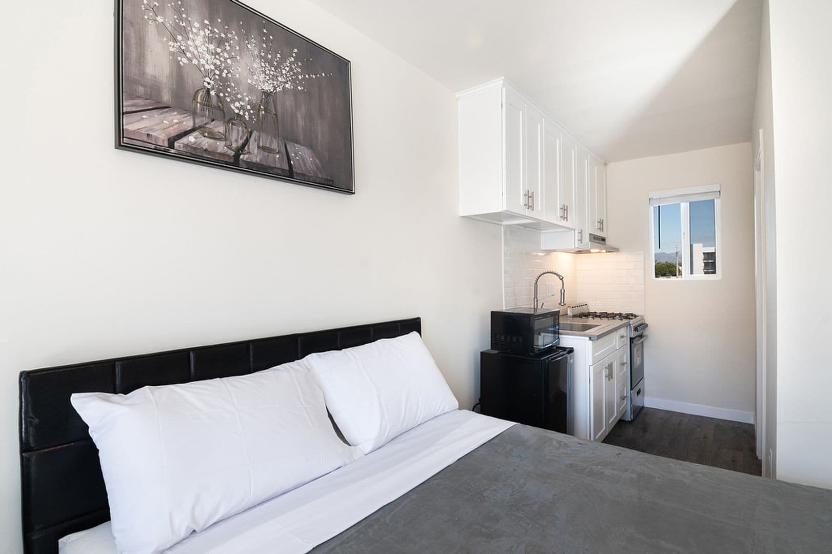 Los Angeles Apartment: 2025 W 3rd Street