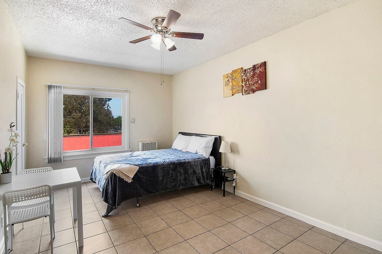 Los Angeles Apartment: 5117-5123 S Avalon Boulevard