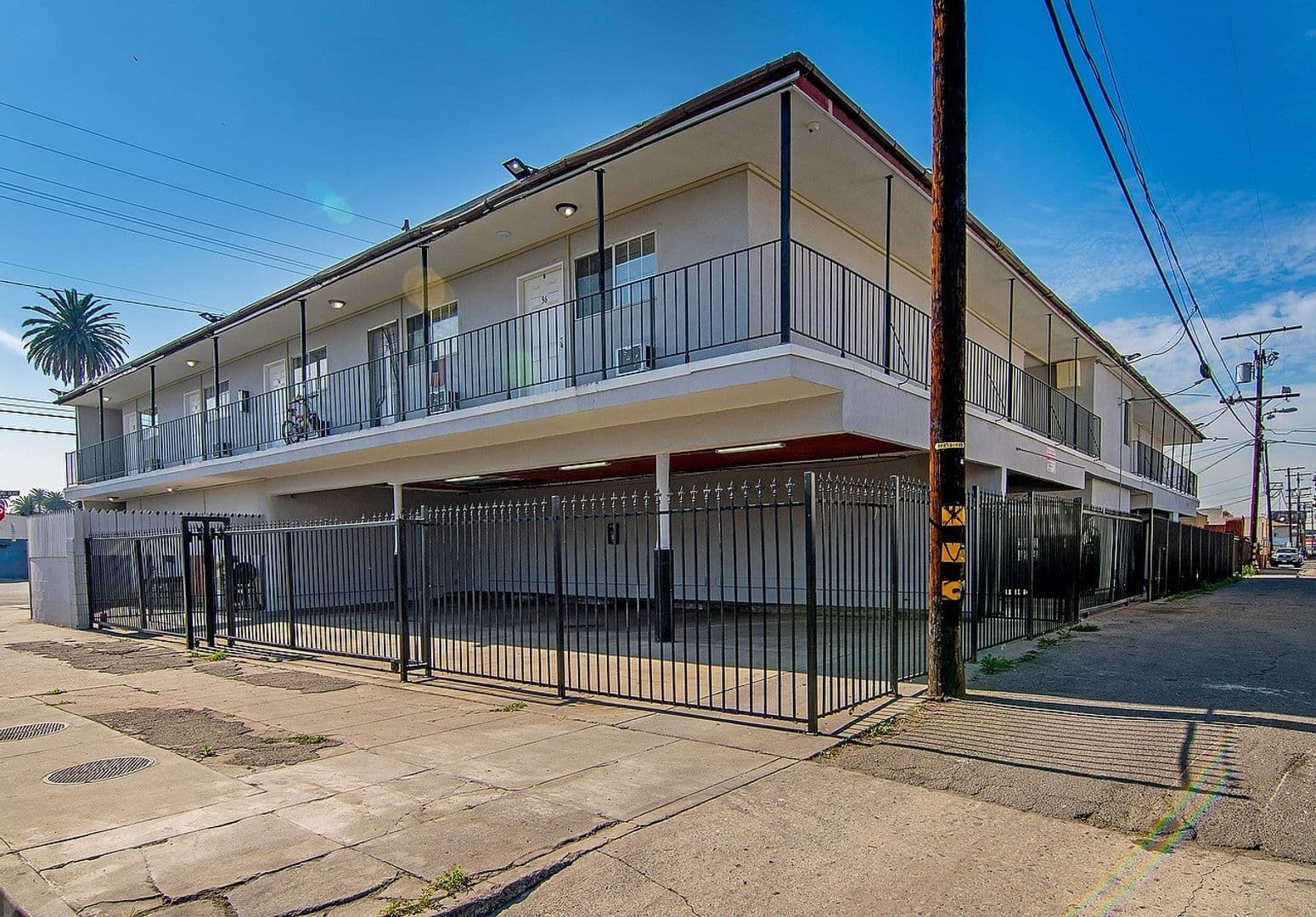 Los Angeles Apartment: 4905 W Adams Blvd