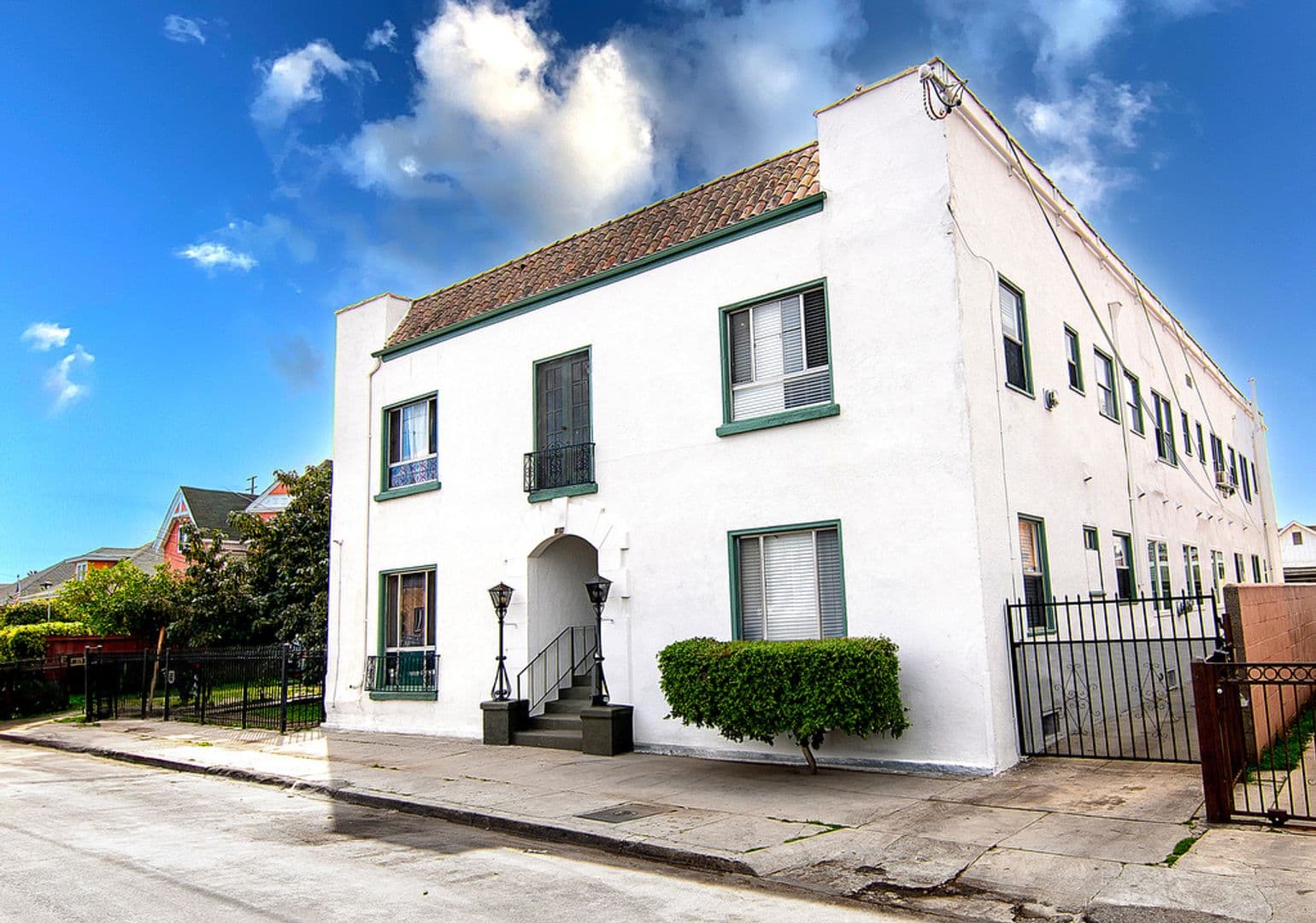 Los Angeles Apartment: 440 E 27th Street