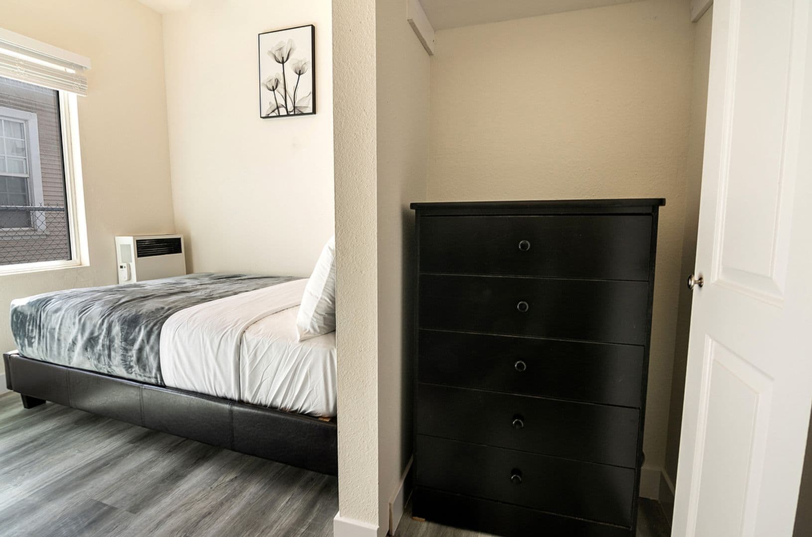Los Angeles Apartment: 440 E 27th Street