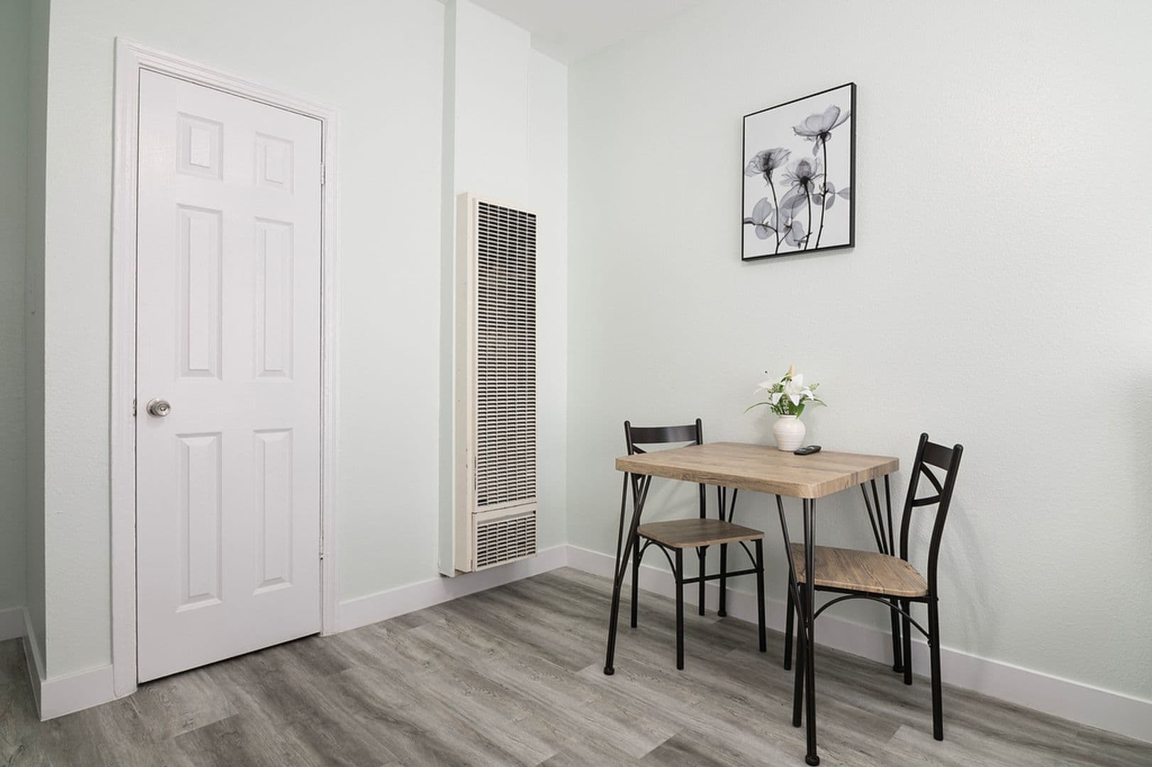 Los Angeles Apartment: 323 N Soto Street