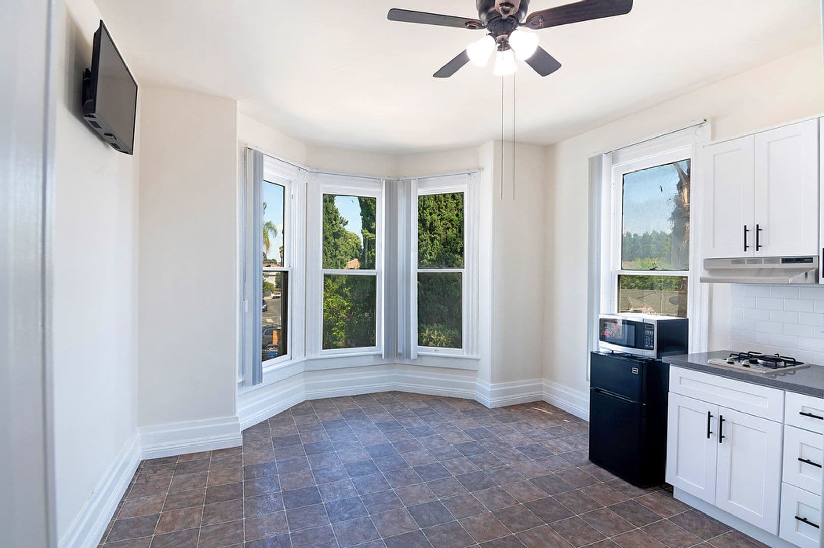 Los Angeles Apartment: 131 S Boyle Avenue