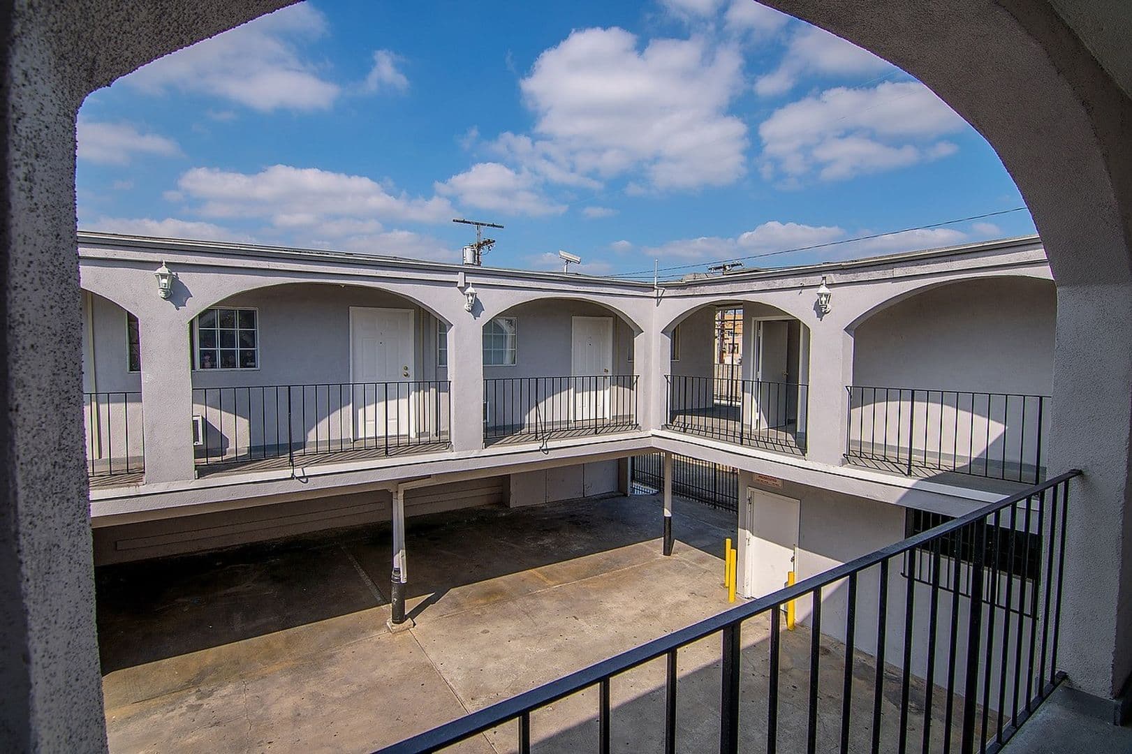 Los Angeles Apartment: 4905 W Adams Blvd