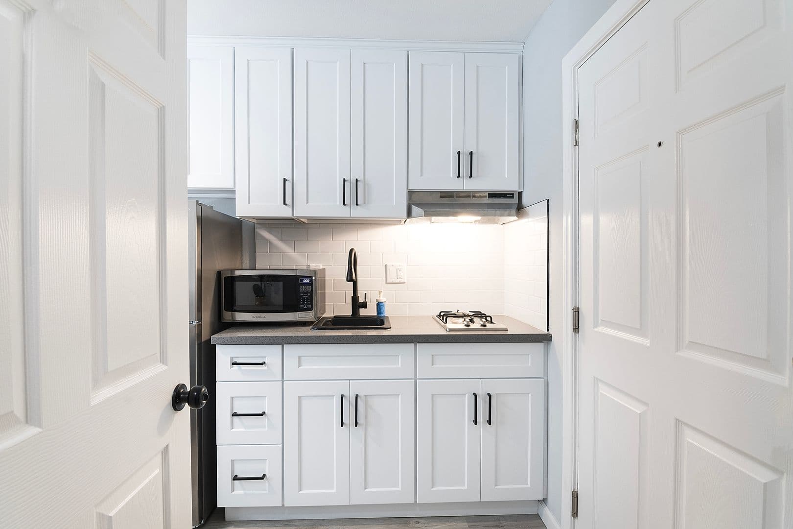 Los Angeles Apartment: 1864 Cordova Street