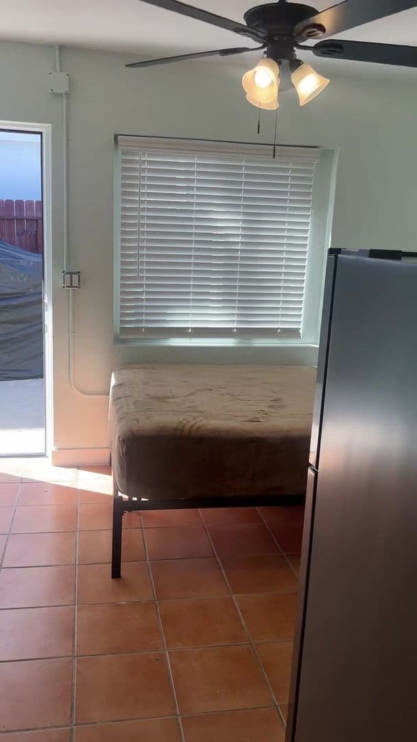 Los Angeles Apartment: 1222 E 78th Street