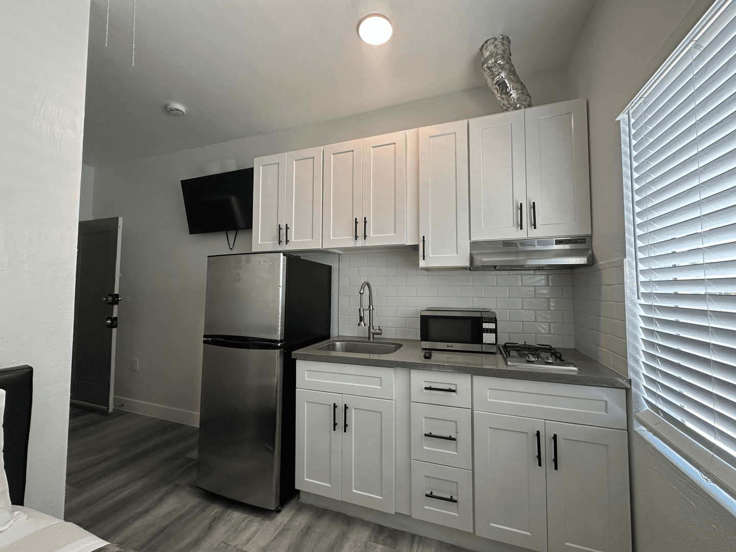 Los Angeles Apartment: 440 E 27th Street