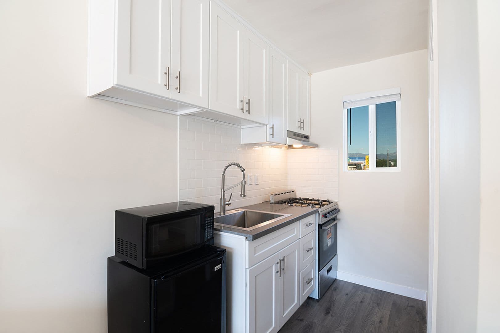Los Angeles Apartment: 2025 W 3rd Street