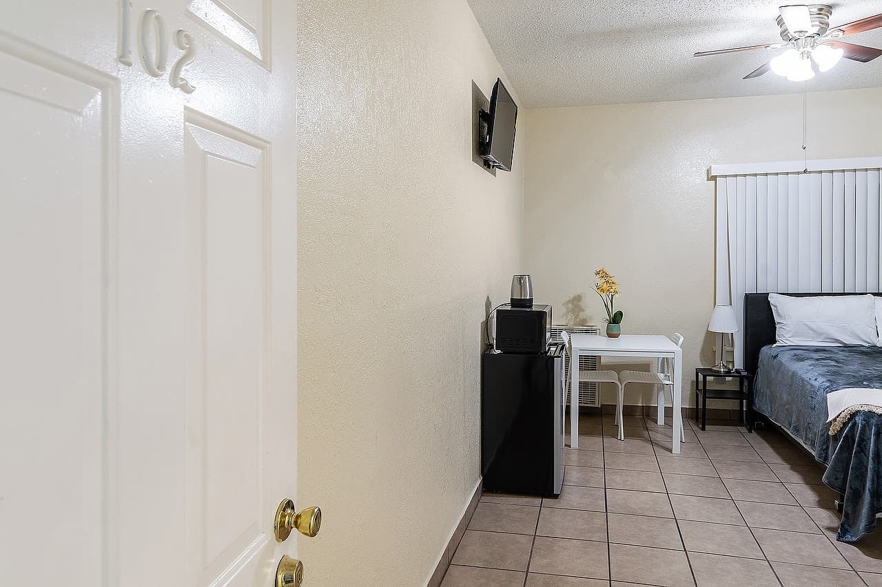 Los Angeles Apartment: 5117-5123 S Avalon Boulevard
