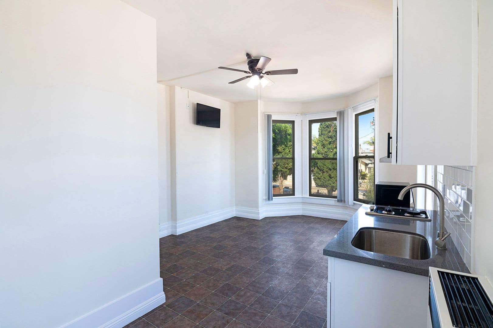 Los Angeles Apartment: 131 S Boyle Avenue