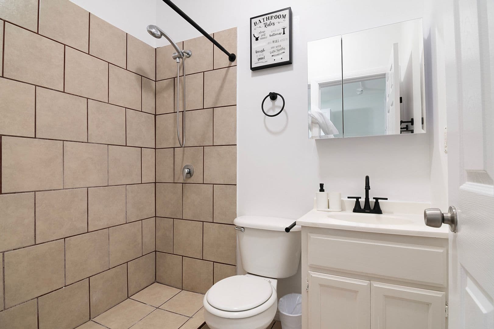 Los Angeles Apartment: 323 N Soto Street