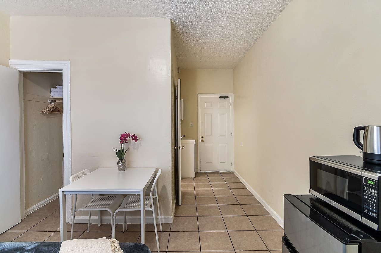 Los Angeles Apartment: 5117-5123 S Avalon Boulevard