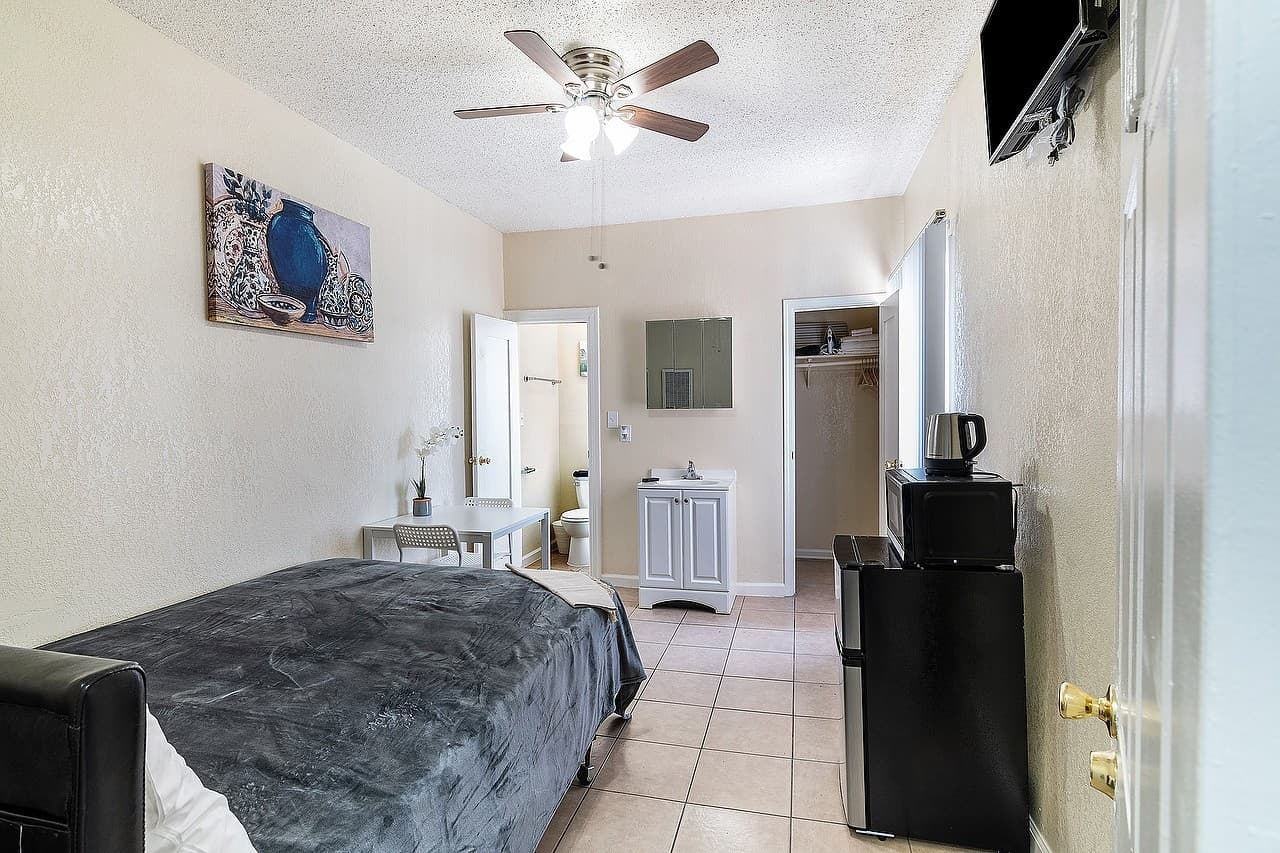 Los Angeles Apartment: 5117-5123 S Avalon Boulevard