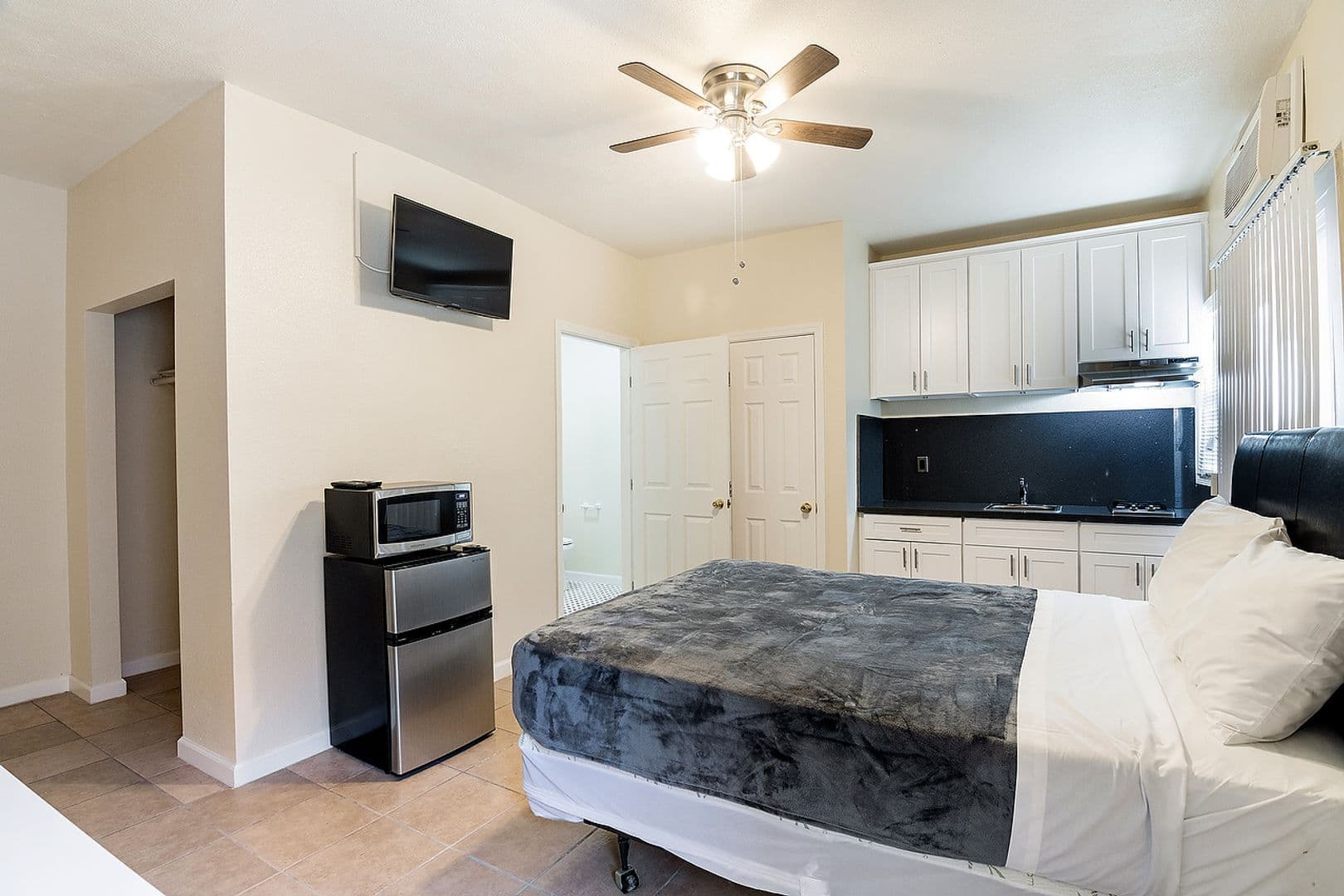 Los Angeles Apartment: 5117-5123 S Avalon Boulevard