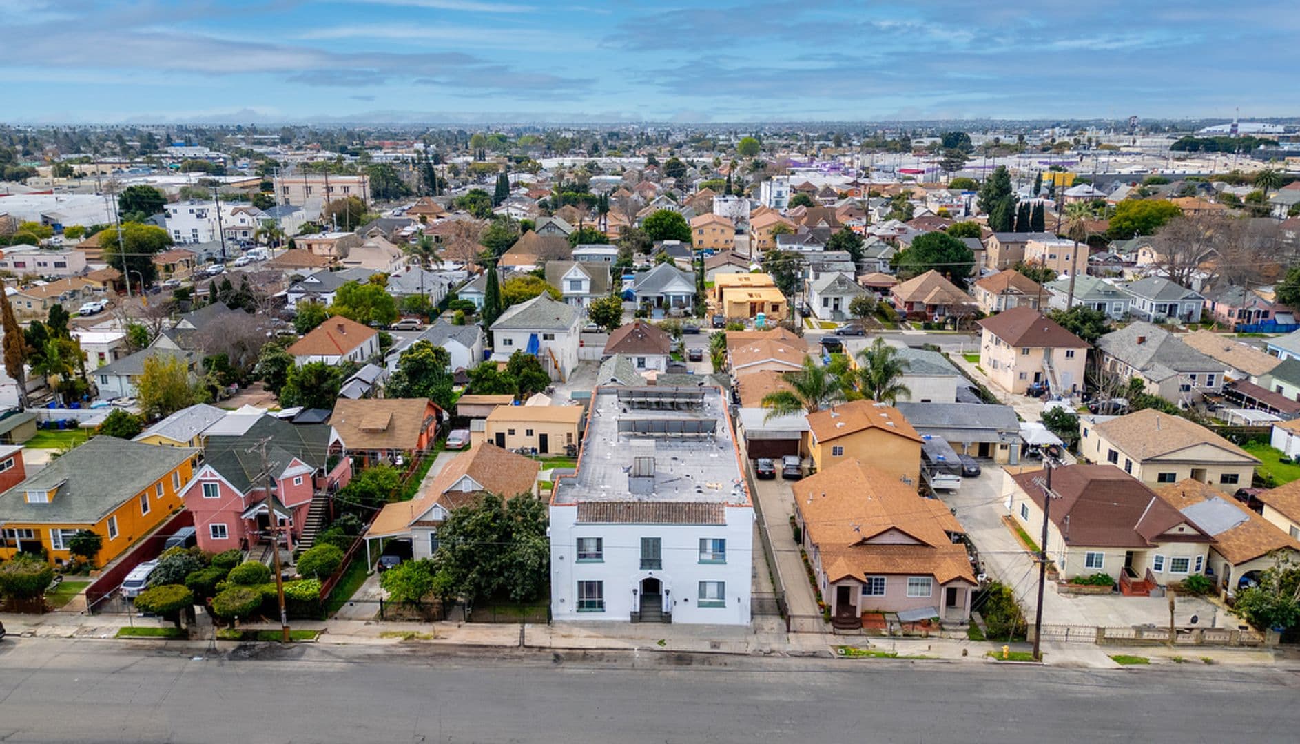 Los Angeles Apartment: 440 E 27th Street