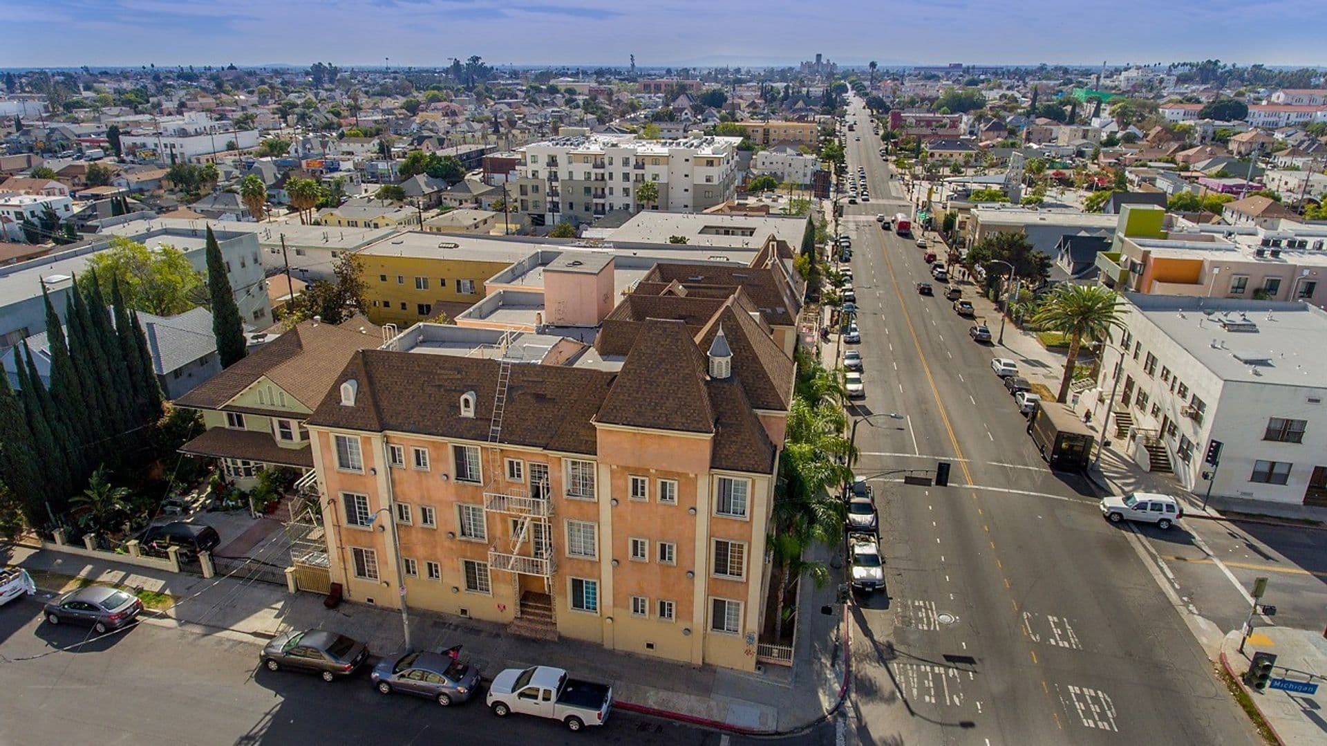 Los Angeles Apartment: 150 N Soto Street
