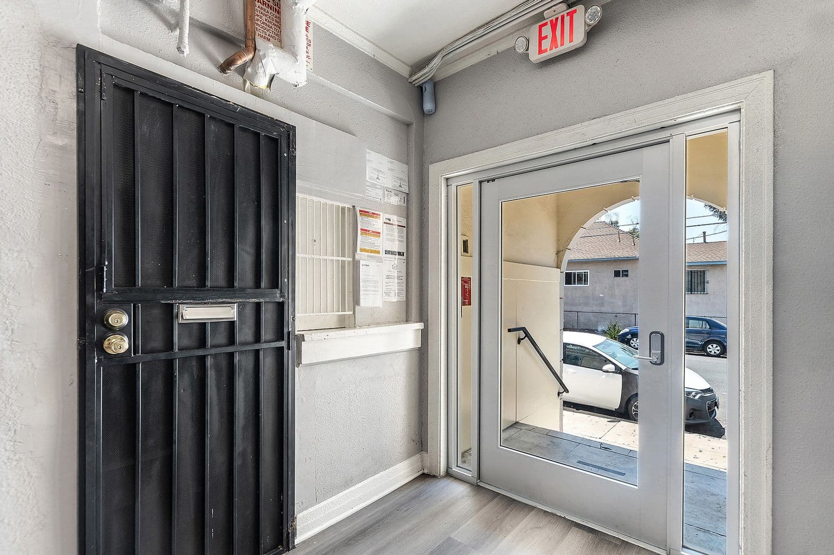 Los Angeles Apartment: 907 W. 17th St.