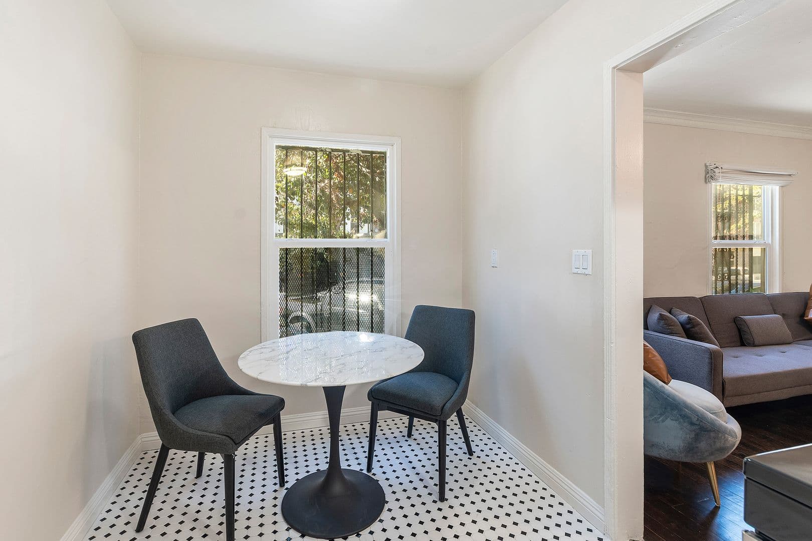 Los Angeles Apartment: 750 S Normandie Avenue