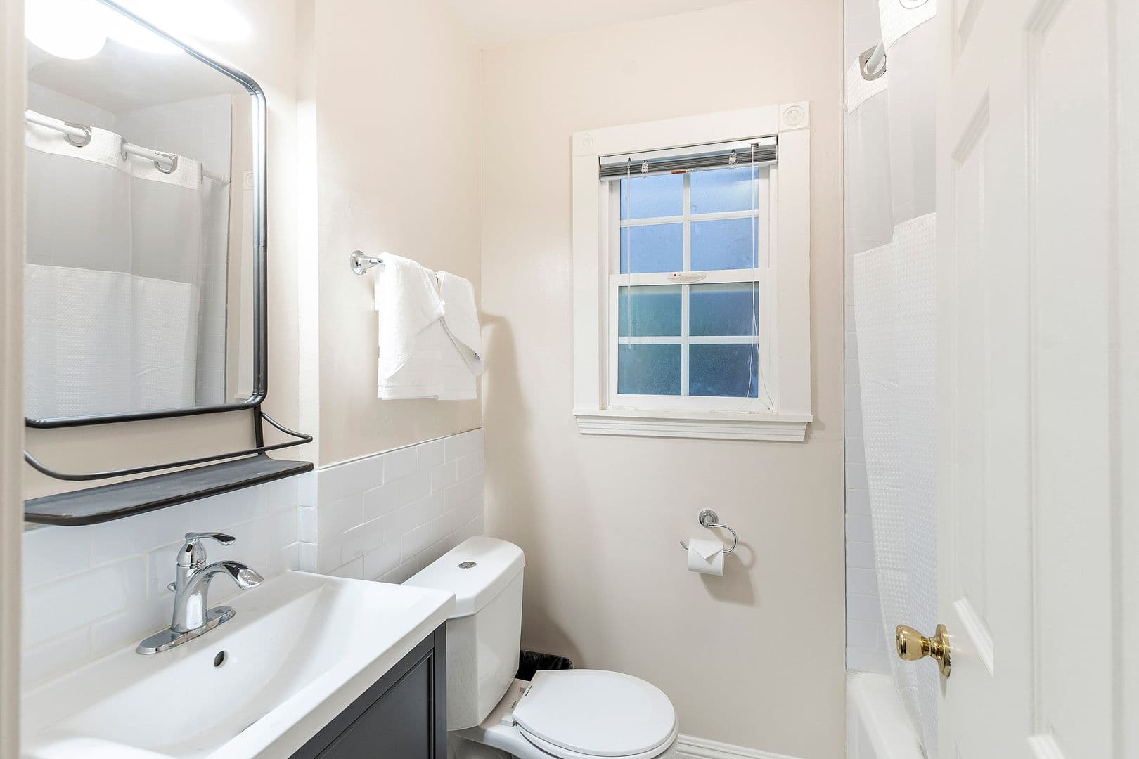 Los Angeles Apartment: 750 S Normandie Avenue