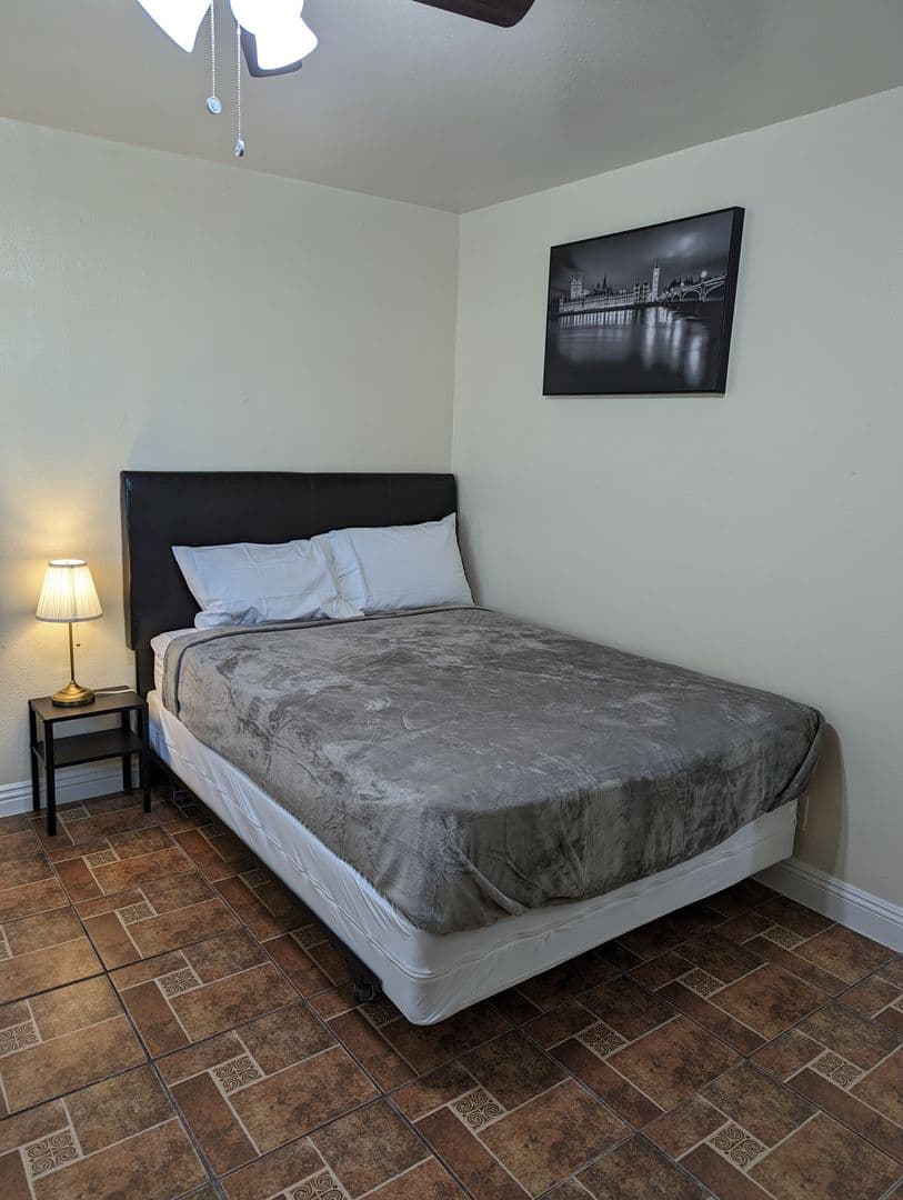 Los Angeles Apartment: 4905 W Adams Blvd