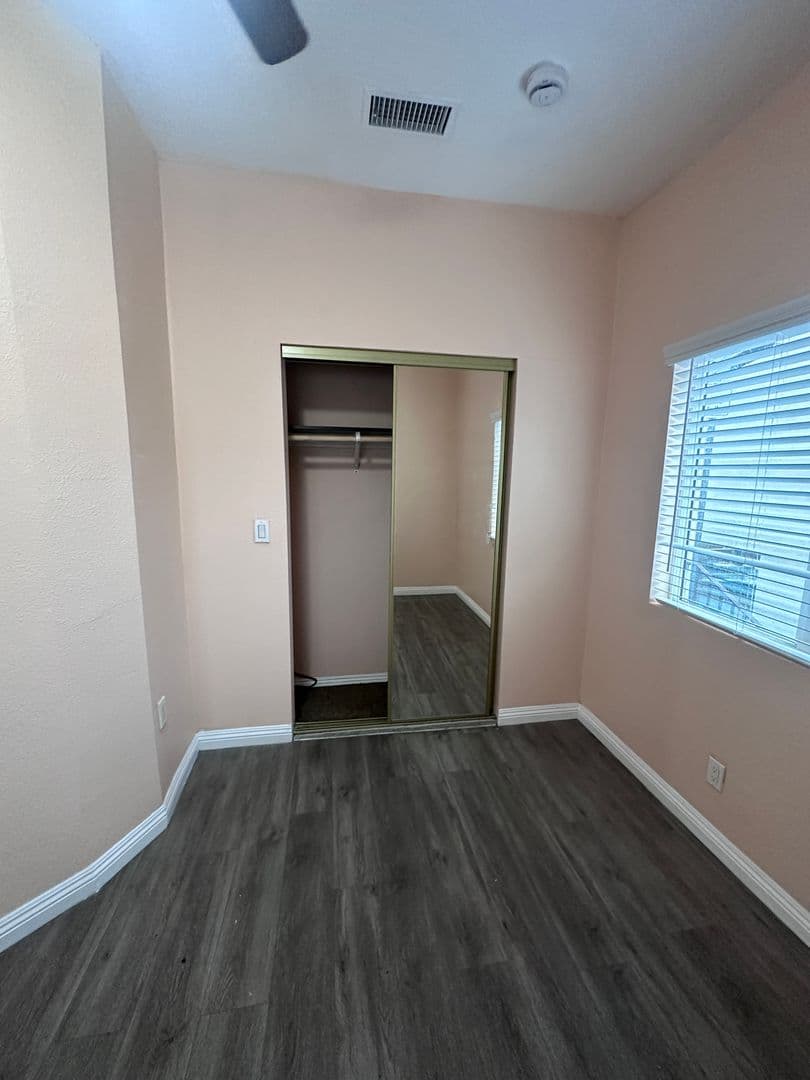 Los Angeles Apartment: 2426 Wabash Avenue