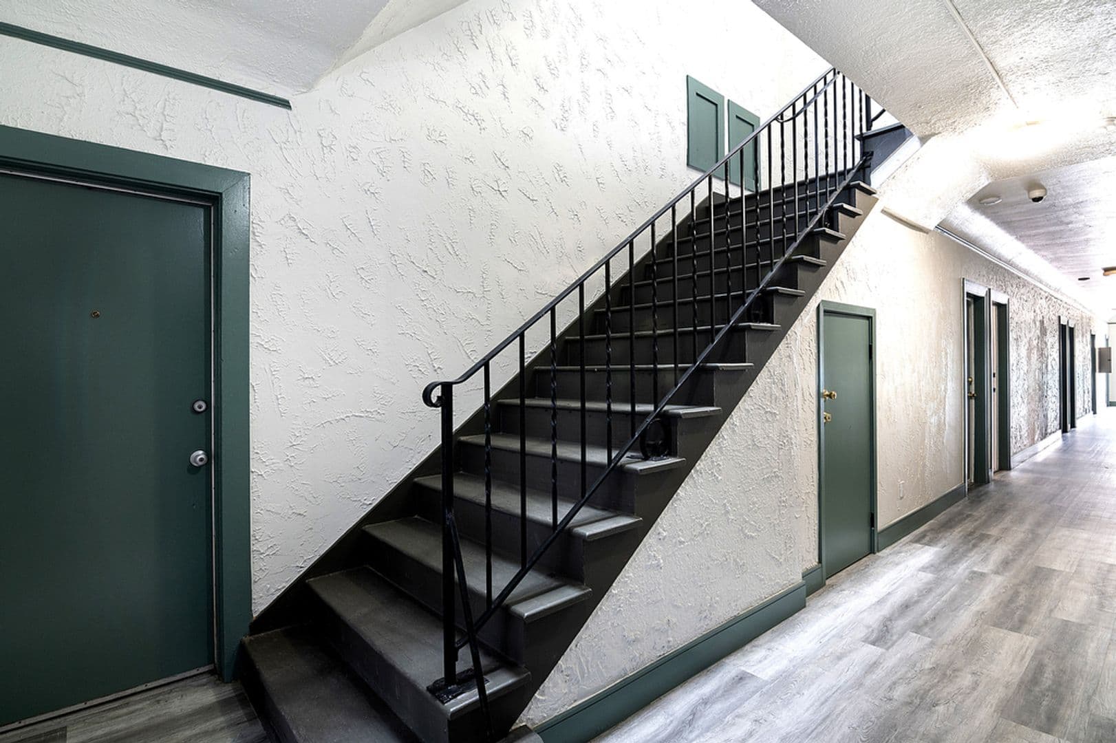 Los Angeles Apartment: 440 E 27th Street