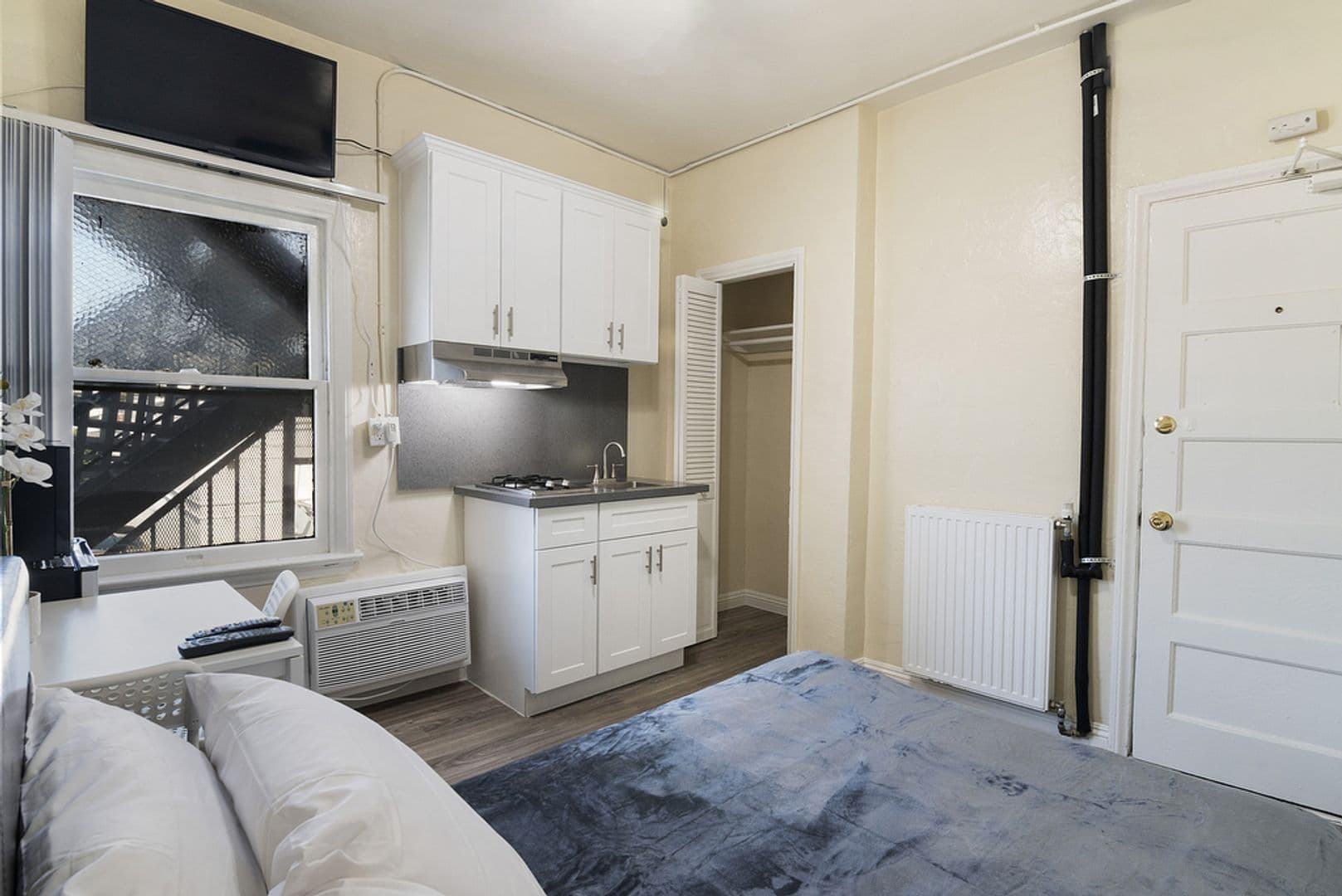 Los Angeles Apartment: 725 S Alvarado Street