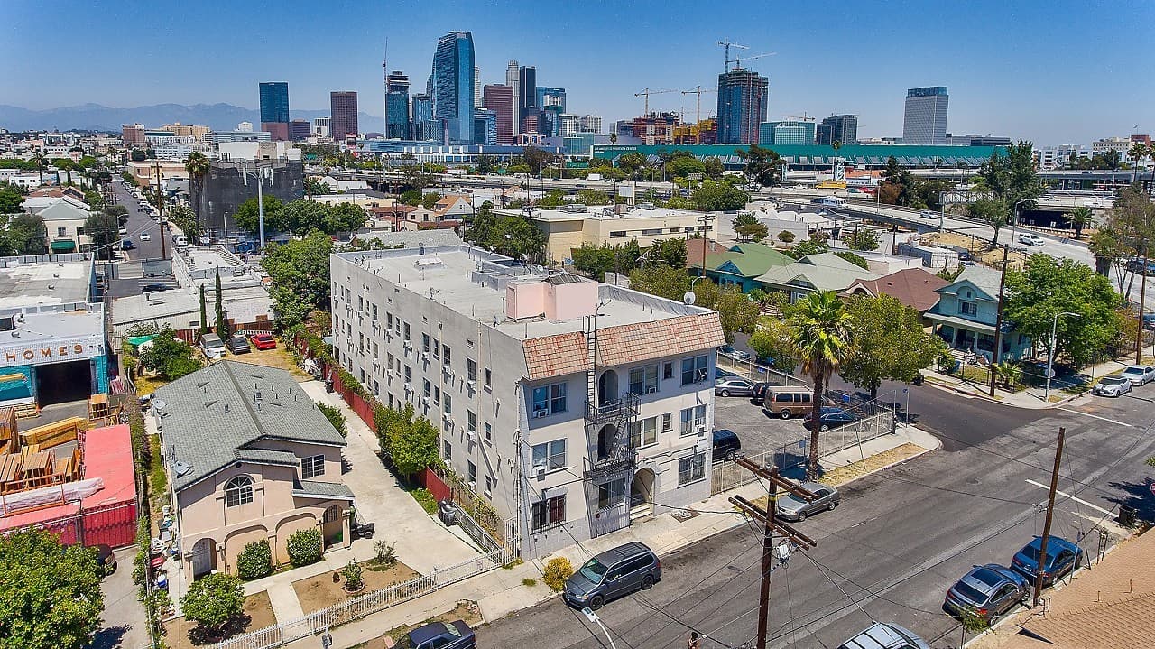 Los Angeles Apartment: 907 W. 17th St.